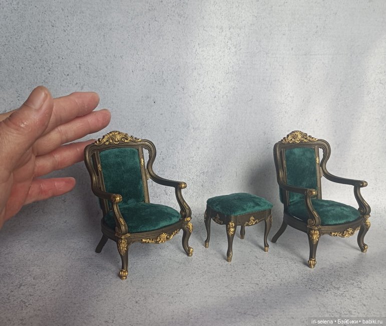 Гарнитур "Bradford" - 2 кресла + банкетка. Куклам до 16 см