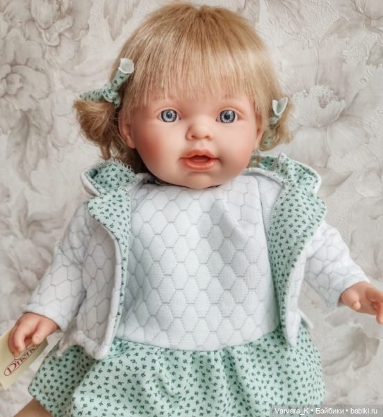 Carmen Gonzalez NILO, мягконабивная кукла НИЛО в бело-зеленом комплекте, 48 см (фото 5)