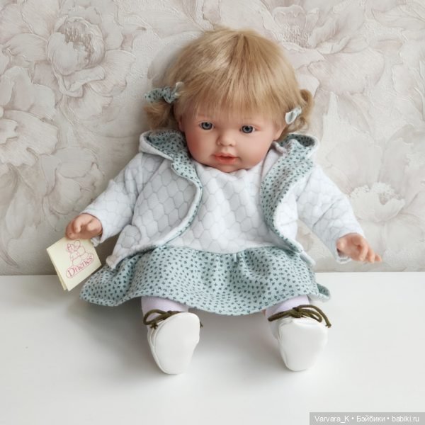 Carmen Gonzalez NILO, мягконабивная кукла НИЛО в бело-зеленом комплекте, 48 см (фото 2)