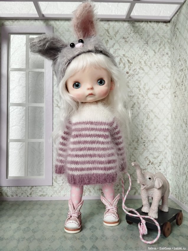 Пушистый свитер оверсайз на кукол формата 1:8/1:6 (фото 3)