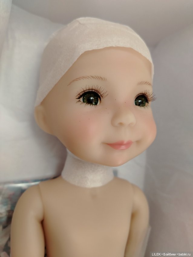 Sugar Сахар Ruby Red Руби Ред в аутфите и парике Скай (фото 6)