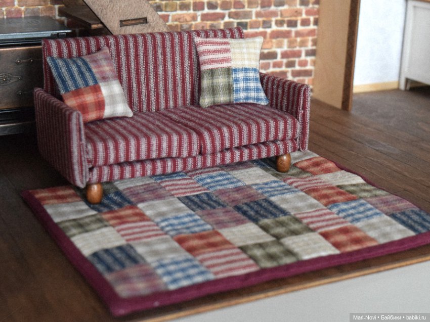 Лоскутное одеяло и подушки для кукол 1/12, 1/10 (фото 5)