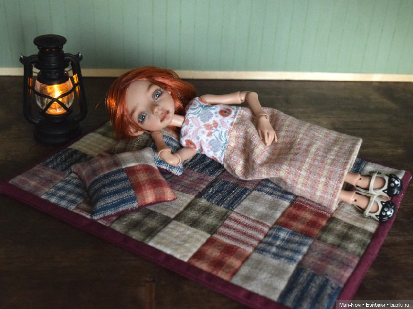 Лоскутное одеяло и подушки для кукол 1/12, 1/10 (фото 4)