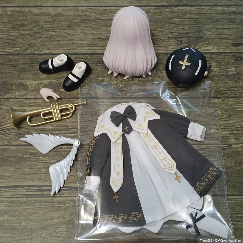 Одежда и аксессуары от куклы Трубачки (Близнецы Света и Тьмы)