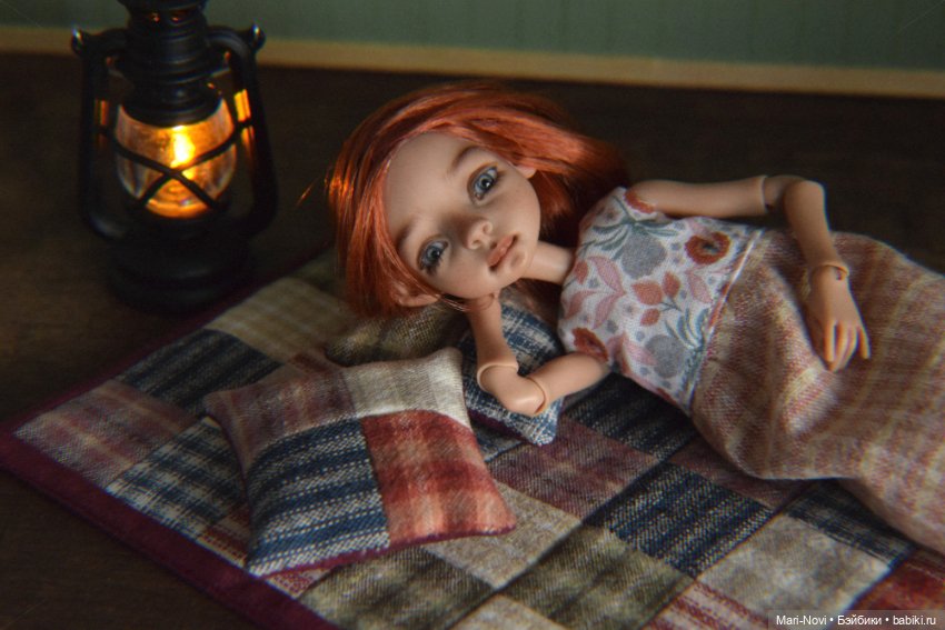 Лоскутное одеяло и подушки для кукол 1/12, 1/10 (фото 3)