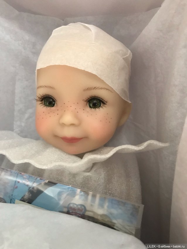 Sugar Сахар Ruby Red Руби Ред в аутфите и парике Скай