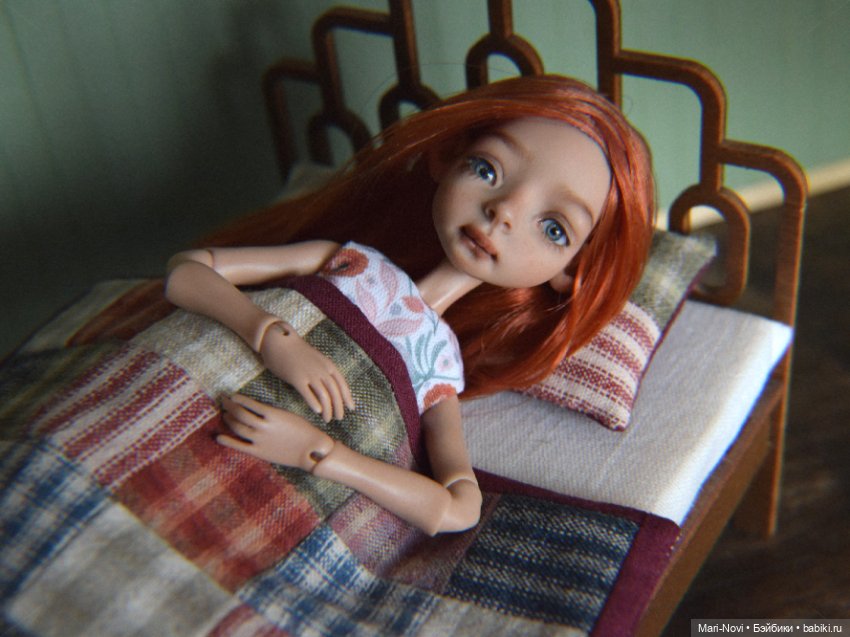 Лоскутное одеяло и подушки для кукол 1/12, 1/10 (фото 2)