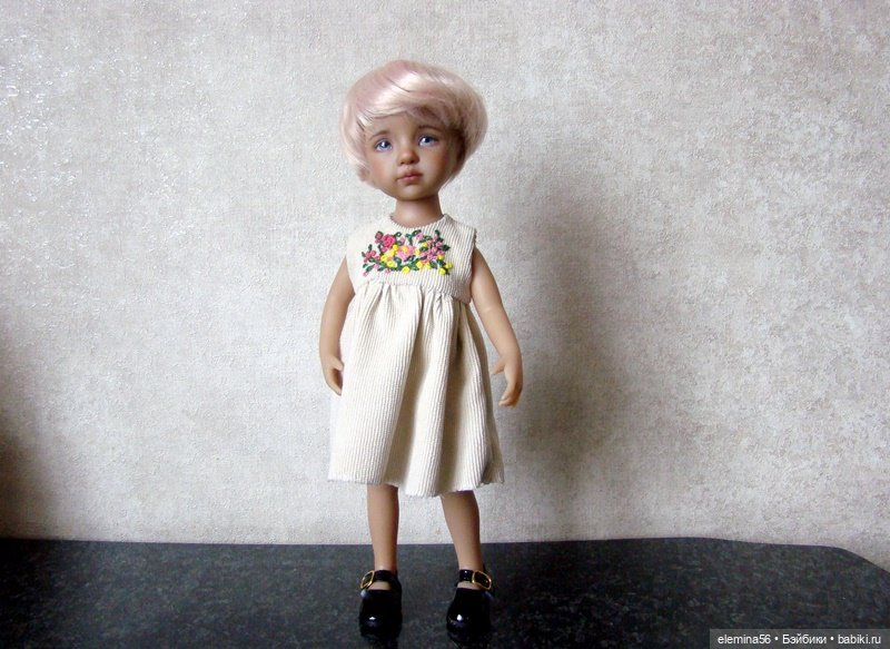 Вельветовые платья с вышивкой