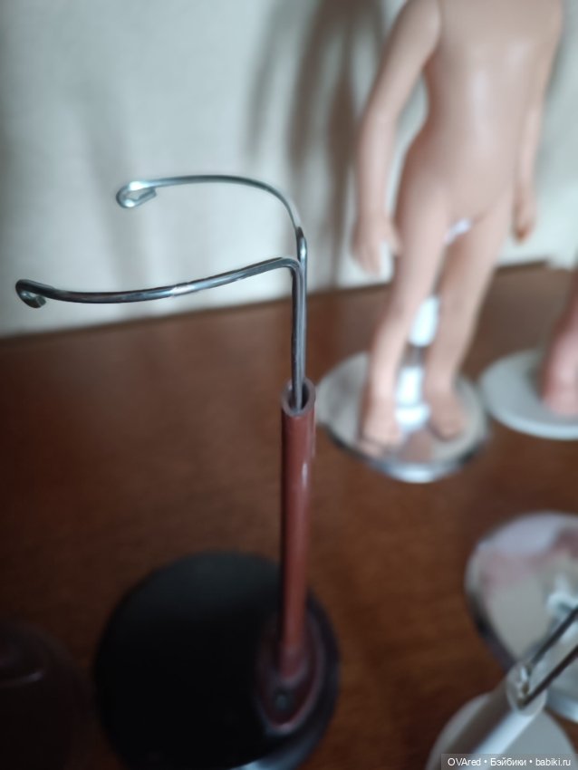 Продам лот из 7 подставок для разных кукол (фото 3)