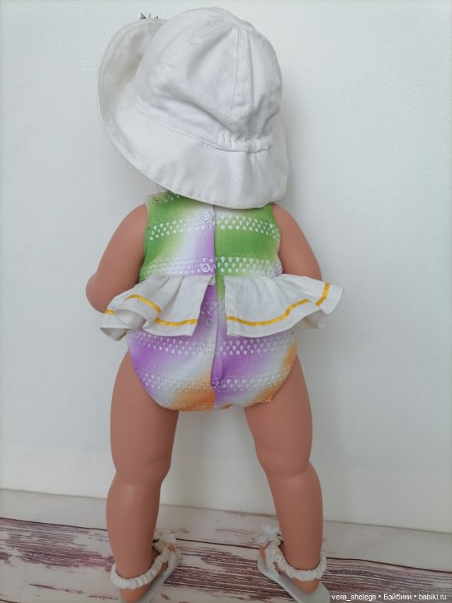 Фирменные аутфиты на кукол (фото 3)