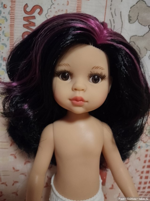 Карина Паола рейна с сиреневыми прядками