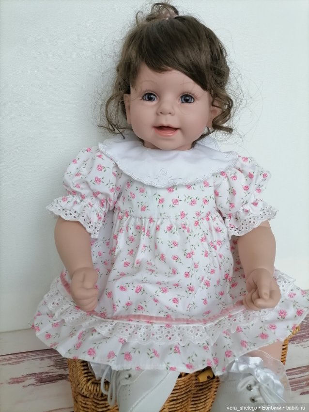 Фирменные аутфиты на кукол Адора