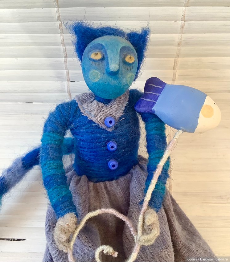 Синяя кошка с синей рыбой (фото 2)