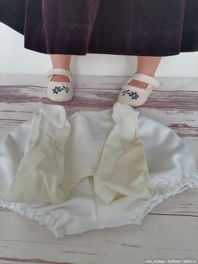 Фирменные аутфиты на кукол (фото 8)