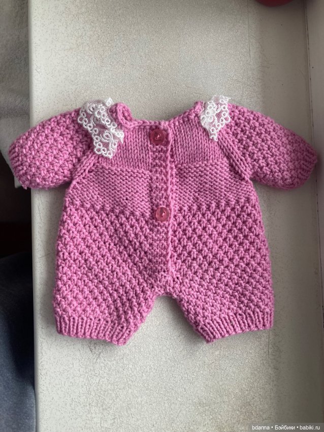Вязанные комплекты для маленьких кукол (фото 7)