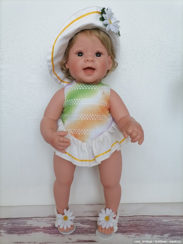 Фирменные аутфиты на кукол