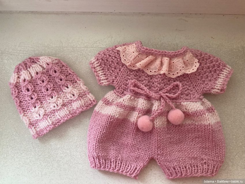 Вязанные комплекты для маленьких кукол (фото 3)