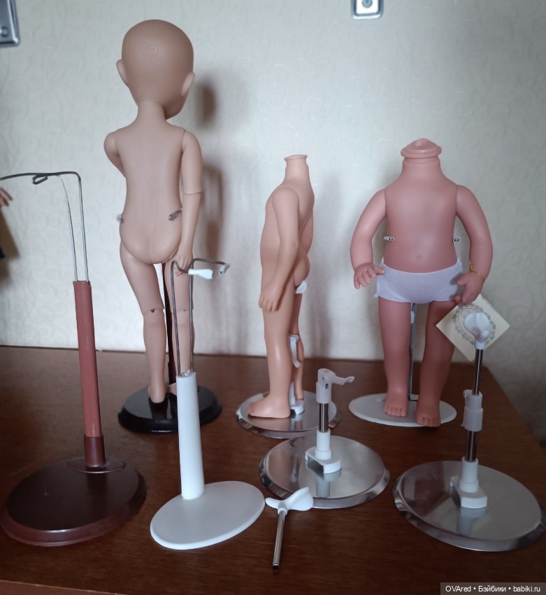 Продам лот из 7 подставок для разных кукол