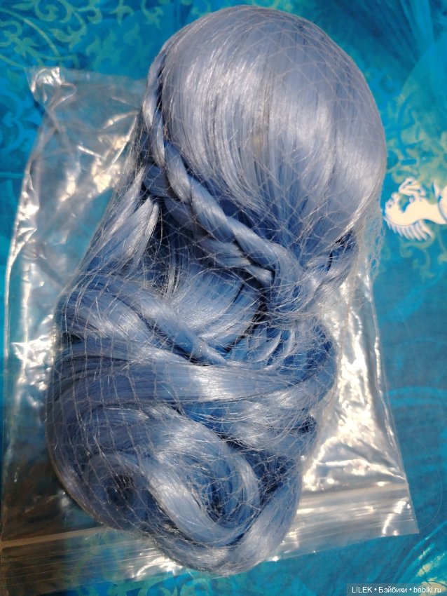 Голубой парик Вероники Руби Ред Ruby Red (фото 3)