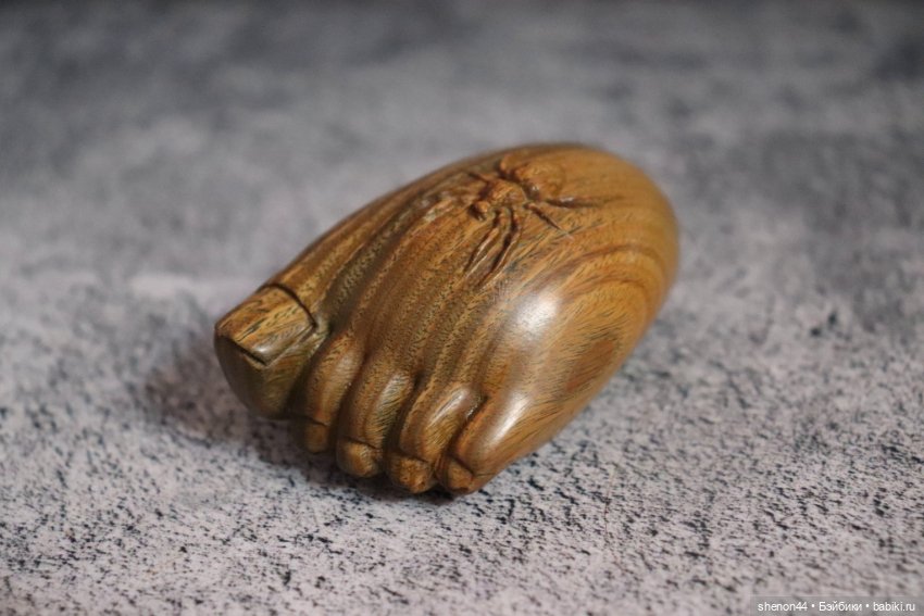 Сувенир из натурального дерева "Стопа"