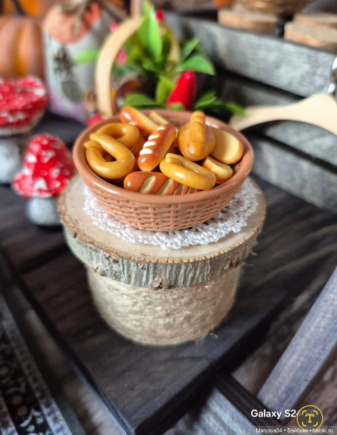 Комплект мебели и аксессуаров для кукольного омика (фото 6)