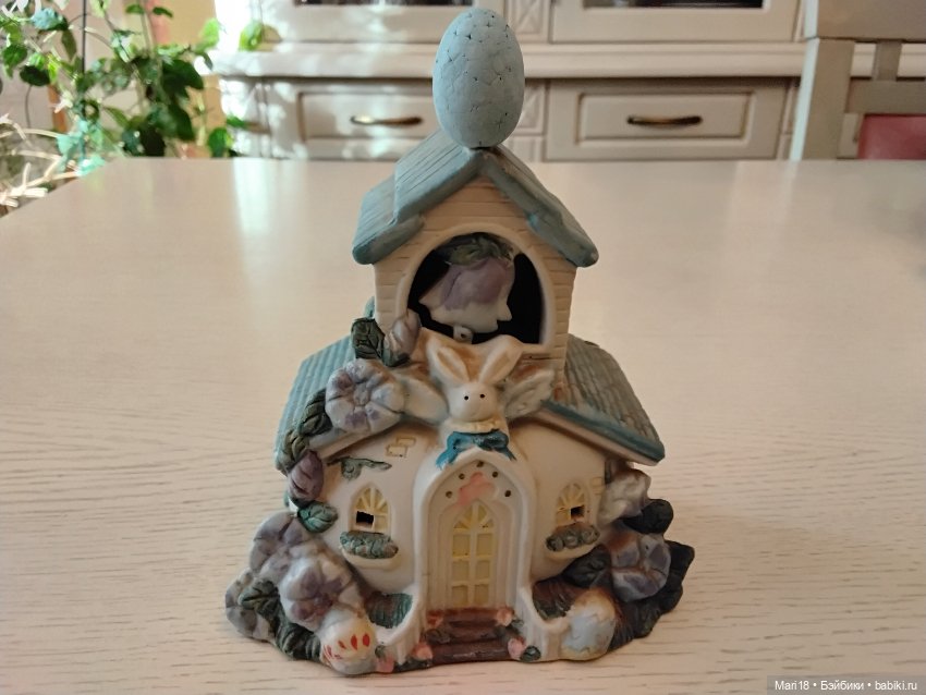 Домик пасхального кролика из фарфора