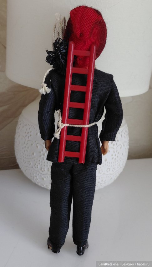 Кукла из пластика. Трубочист. Petitcollin (фото 3)