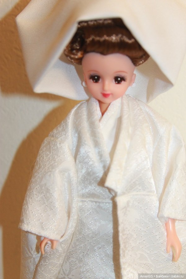 Винтажная Дженни в традиционном свадебном наряде (фото 2)