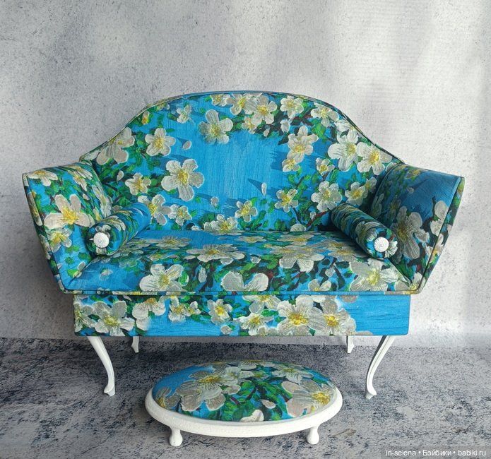 Диван "Весенний" с банкеткой. Куклам от 30 до 43 см