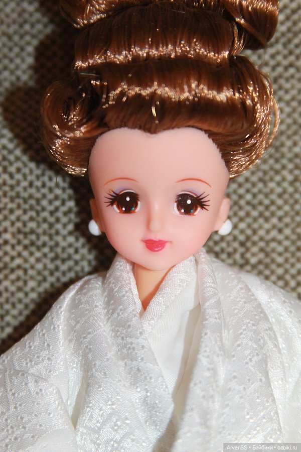 Винтажная Дженни в традиционном свадебном наряде (фото 4)