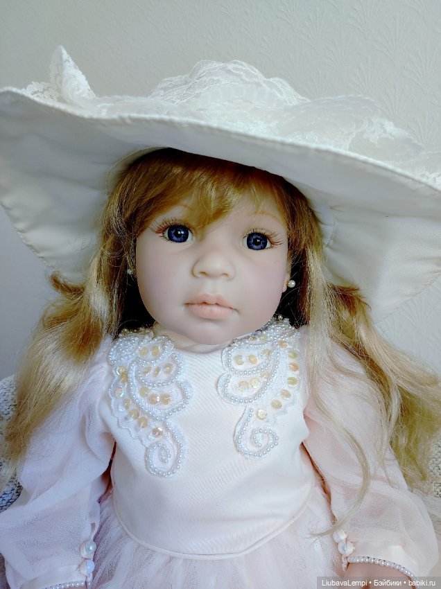 Очаровательная малышка Александра