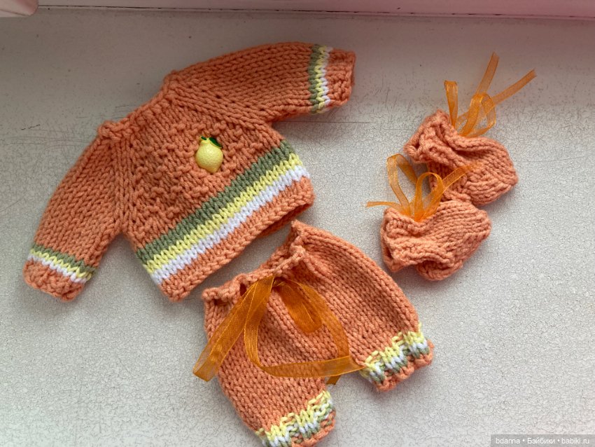 Вязанные костюмы на пупсят