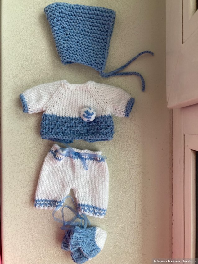 Вязанные костюмы на пупсят (фото 4)