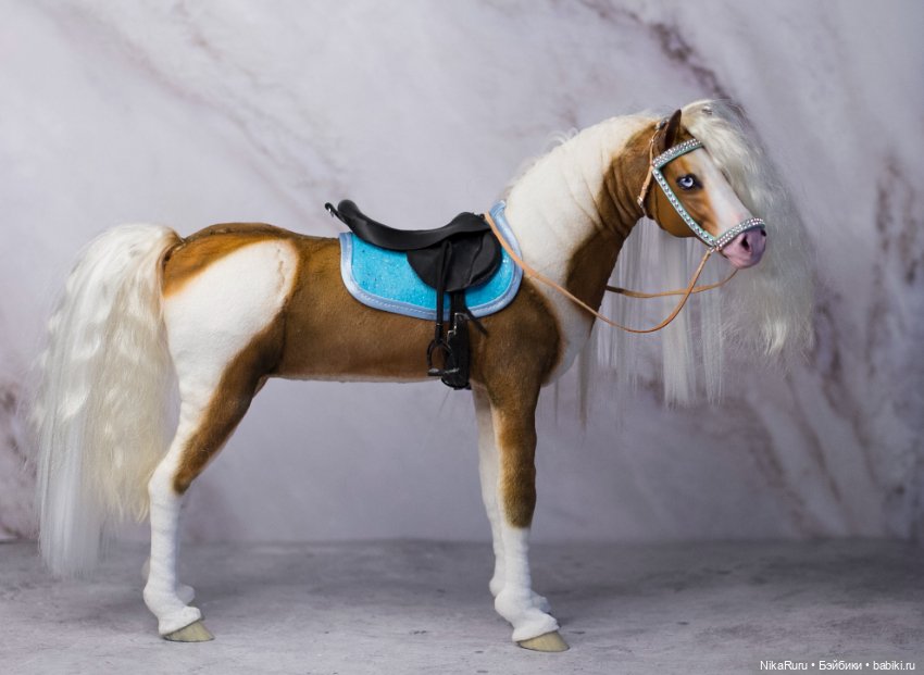 Лошадь Карамелька для Барби, подвижная в смешанной технике, конь формат 1/6