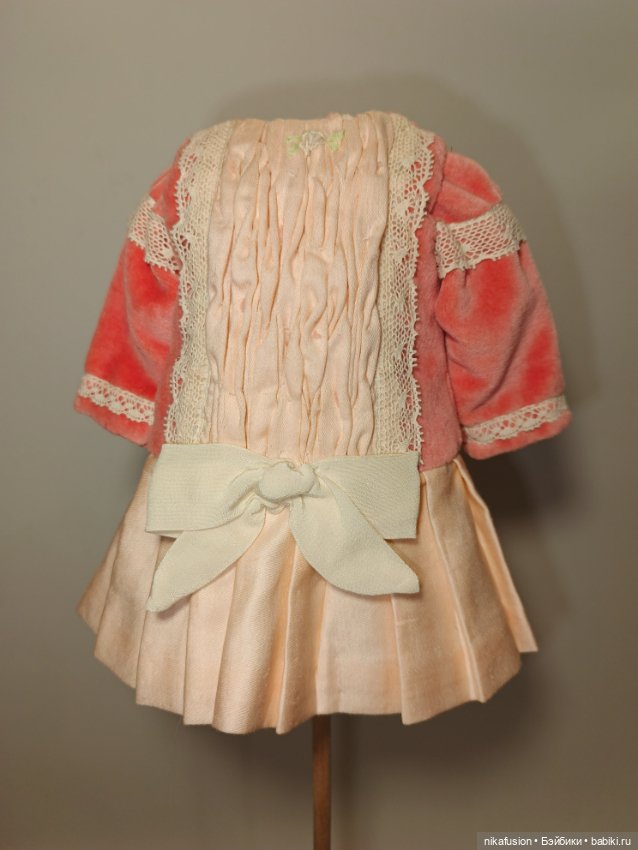 Платье бархат на антикварную или винтажную куклу рост 27-30 см