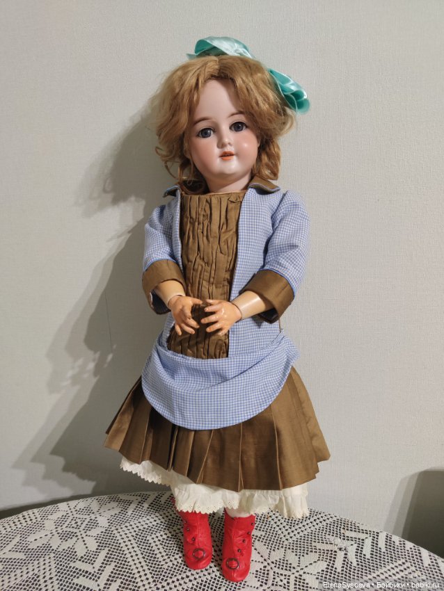 Платье для антикварной куклы