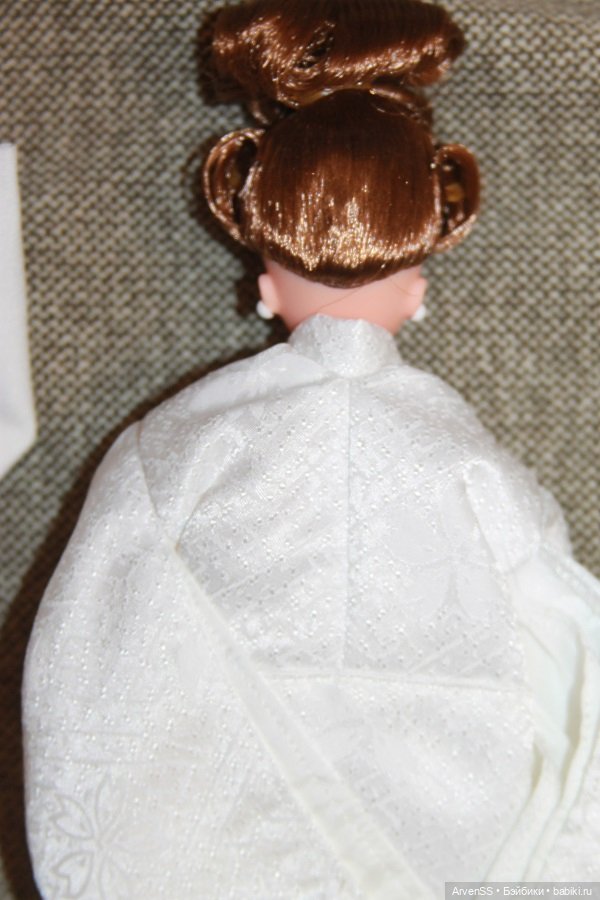 Винтажная Дженни в традиционном свадебном наряде (фото 6)