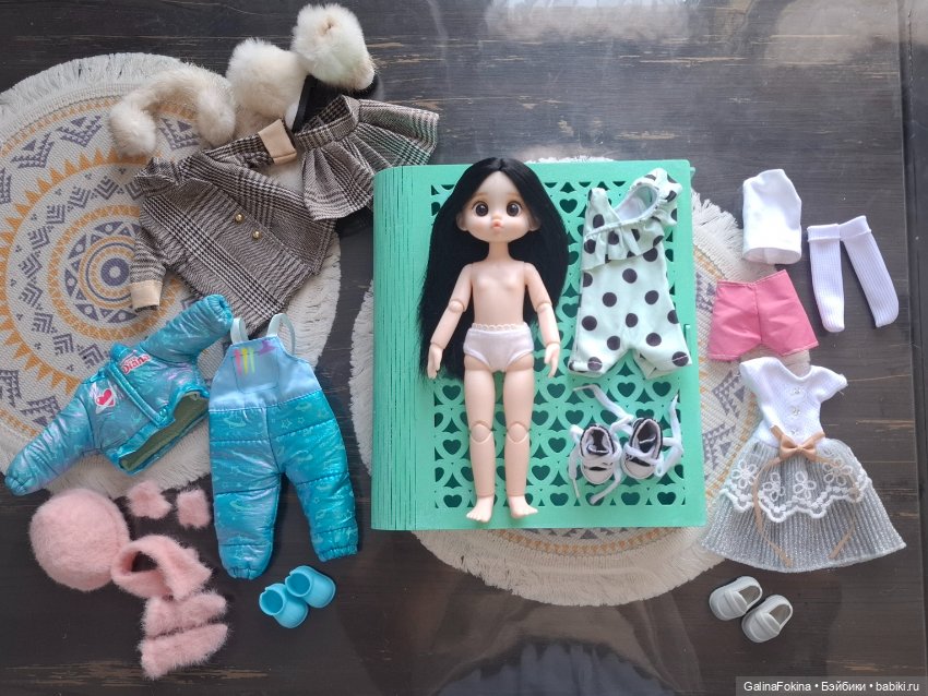 Кукла шарнирная с набором одежды