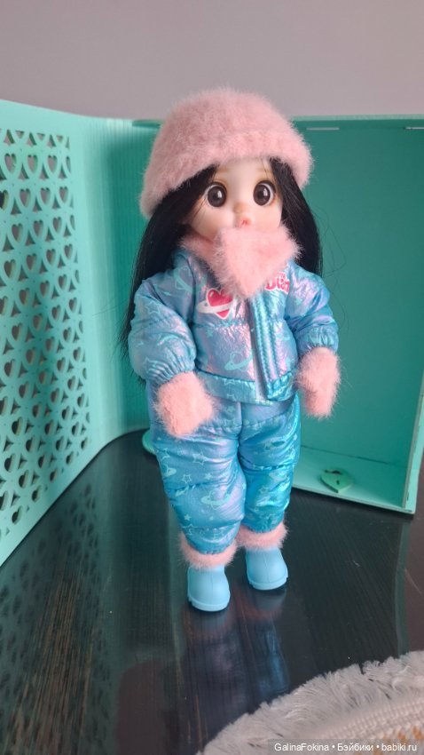 Кукла шарнирная с набором одежды (фото 6)
