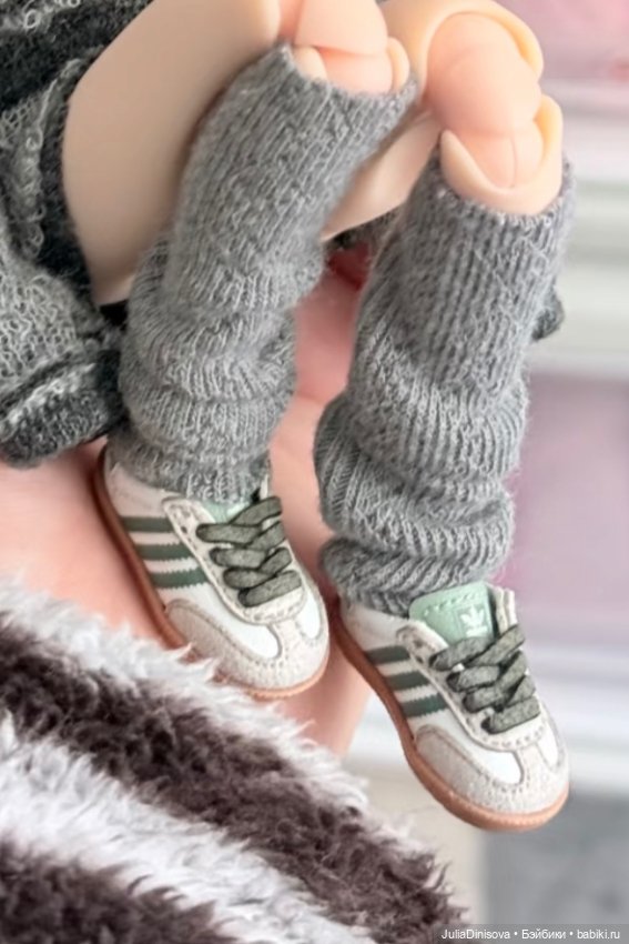 Кроссовки Adidas — Одежда