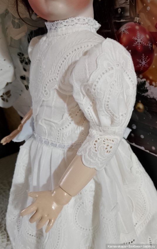 Нарядное чайное батистовое платье для кукол ориентировочно 41-46см роста (фото 7)