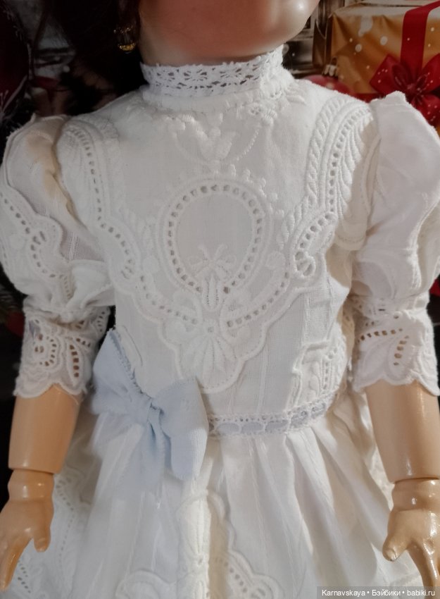 Нарядное чайное батистовое платье для кукол ориентировочно 41-46см роста (фото 6)