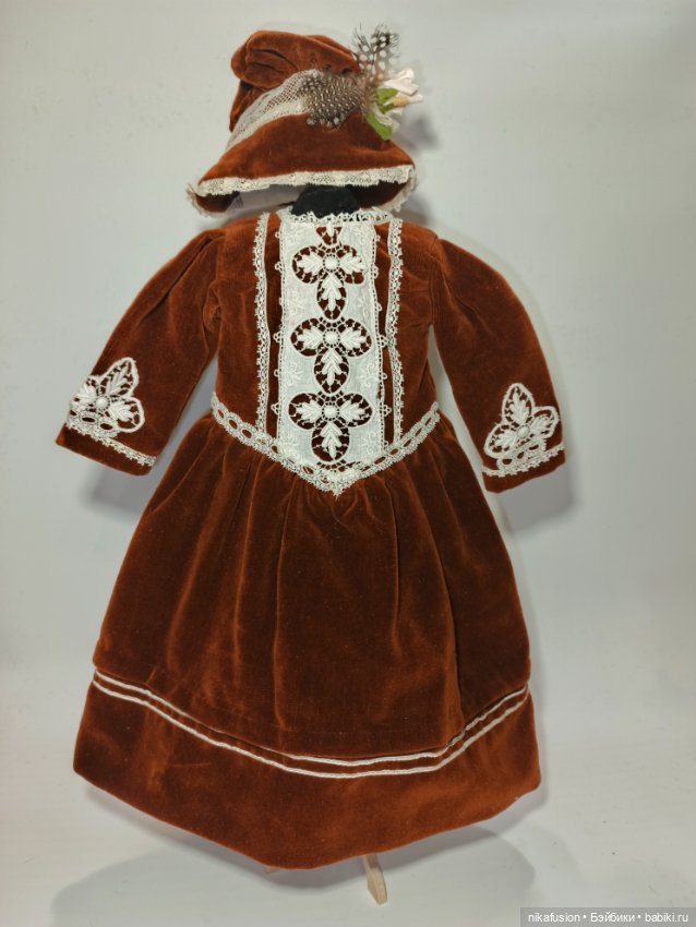 Платье и чепчик бархат на антикварную или винтажную куклу рост 50 см (фото 2)