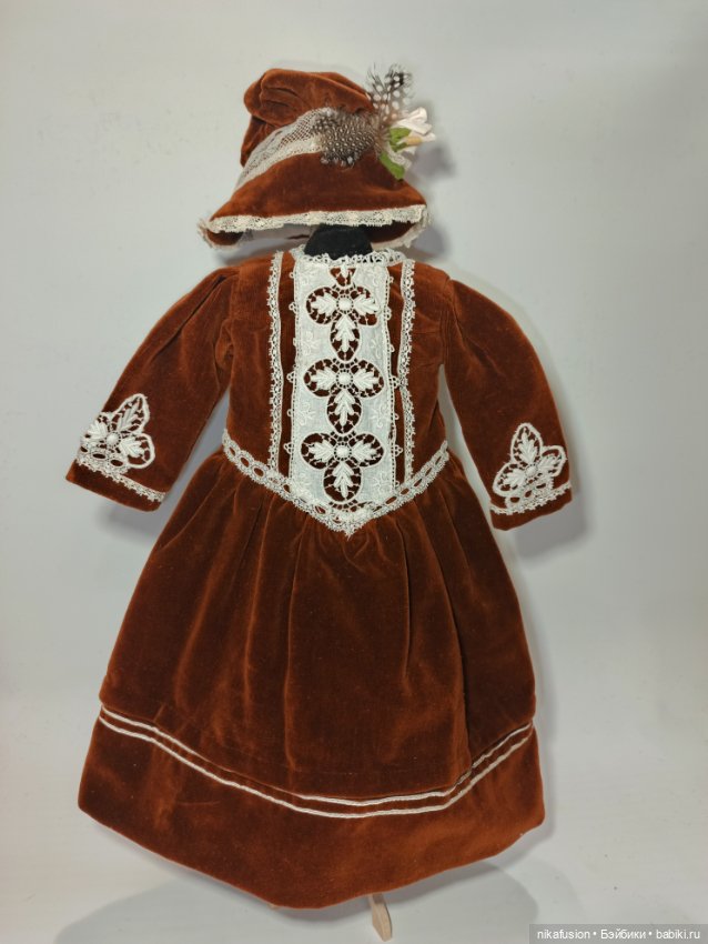 Платье и чепчик бархат на антикварную или винтажную куклу рост 50 см (фото 5)