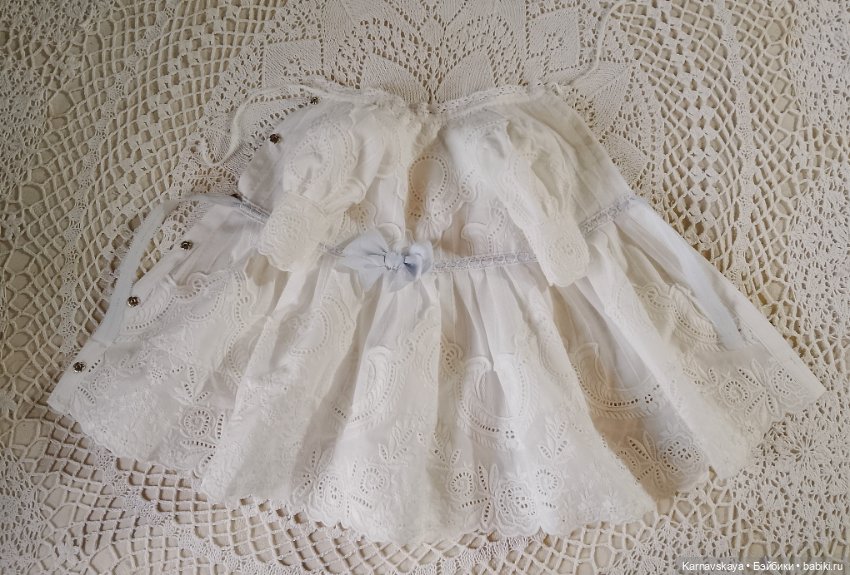 Нарядное чайное батистовое платье для кукол ориентировочно 41-46см роста (фото 9)