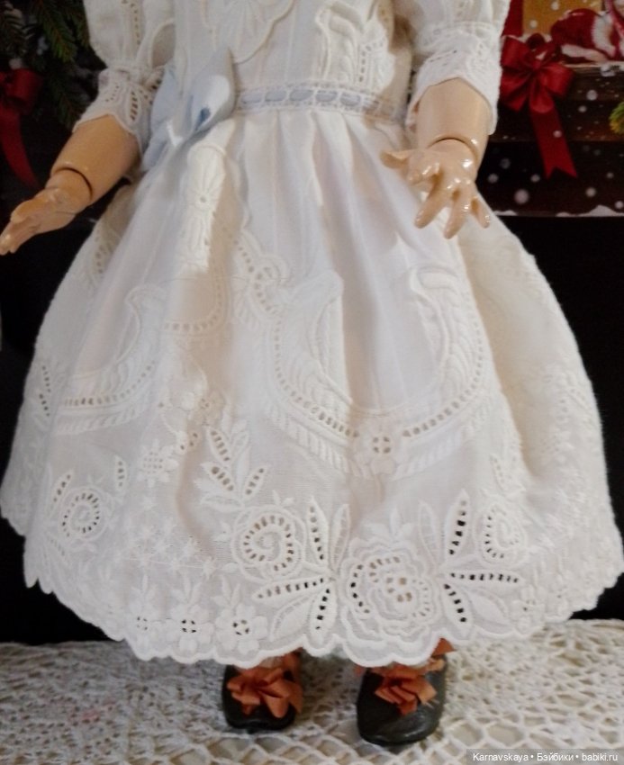 Нарядное чайное батистовое платье для кукол ориентировочно 41-46см роста (фото 8)