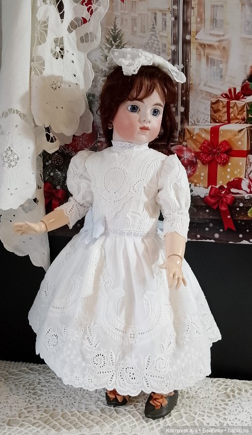 Нарядное чайное батистовое платье для кукол ориентировочно 41-46см роста