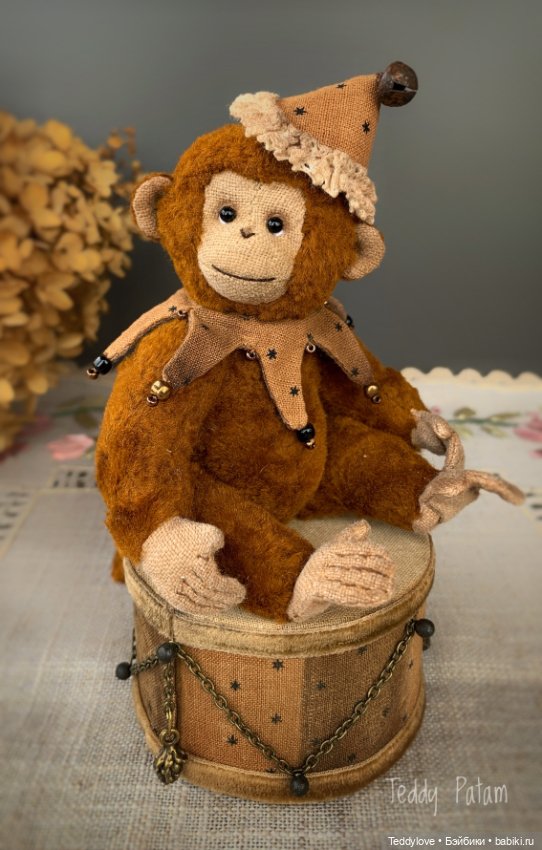 Винтажная Тедди обезьянка на барабане