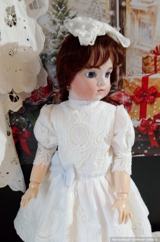 Нарядное чайное батистовое платье для кукол ориентировочно 41-46см роста (фото 3)