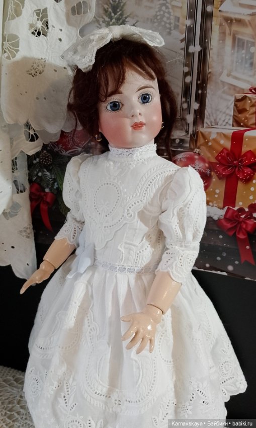 Нарядное чайное батистовое платье для кукол ориентировочно 41-46см роста (фото 2)